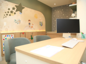 Consultório Pediatra na PedStar - Clínica Multidisciplinar Infantil Premium no Noroeste, em Brasília. Aluguel de Consultório Infantil em Brasília para Médicos Pediatras e Profissionais da Saúde Infantil.